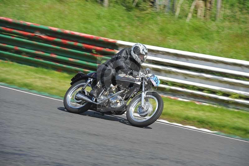 Mallory park Leicestershire;Mallory park photographs;Motorcycle action photographs;classic bikes;event digital images;eventdigitalimages;mallory park;no limits trackday;peter wileman photography;vintage bikes;vintage motorcycles;vmcc festival 1000 bikes