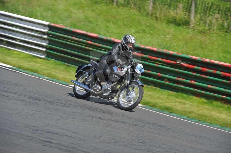 Mallory park Leicestershire;Mallory park photographs;Motorcycle action photographs;classic bikes;event digital images;eventdigitalimages;mallory park;no limits trackday;peter wileman photography;vintage bikes;vintage motorcycles;vmcc festival 1000 bikes
