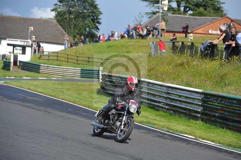 Mallory park Leicestershire;Mallory park photographs;Motorcycle action photographs;classic bikes;event digital images;eventdigitalimages;mallory park;no limits trackday;peter wileman photography;vintage bikes;vintage motorcycles;vmcc festival 1000 bikes