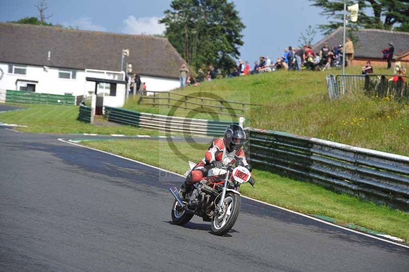 Mallory park Leicestershire;Mallory park photographs;Motorcycle action photographs;classic bikes;event digital images;eventdigitalimages;mallory park;no limits trackday;peter wileman photography;vintage bikes;vintage motorcycles;vmcc festival 1000 bikes