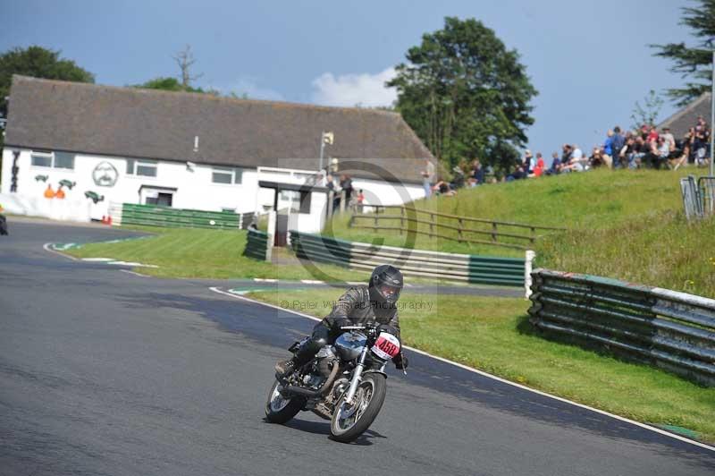 Mallory park Leicestershire;Mallory park photographs;Motorcycle action photographs;classic bikes;event digital images;eventdigitalimages;mallory park;no limits trackday;peter wileman photography;vintage bikes;vintage motorcycles;vmcc festival 1000 bikes