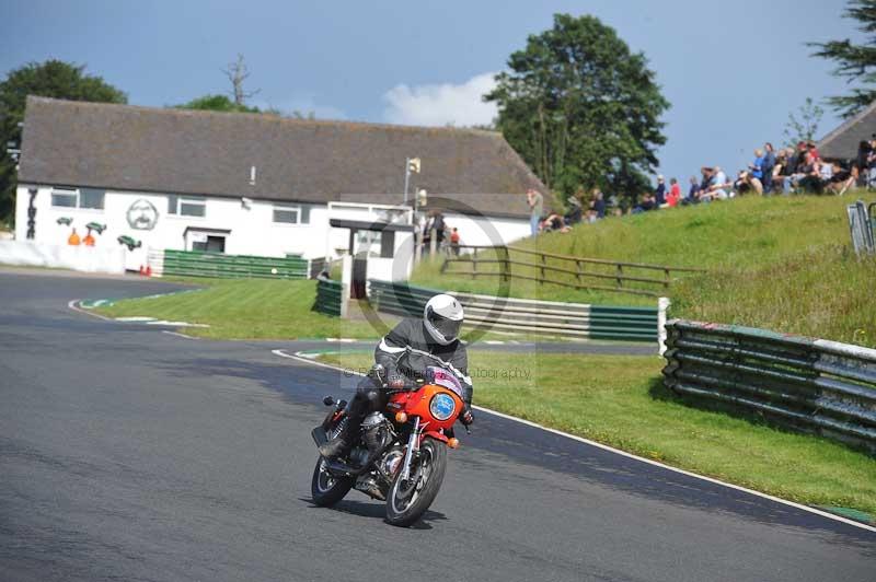 Mallory park Leicestershire;Mallory park photographs;Motorcycle action photographs;classic bikes;event digital images;eventdigitalimages;mallory park;no limits trackday;peter wileman photography;vintage bikes;vintage motorcycles;vmcc festival 1000 bikes