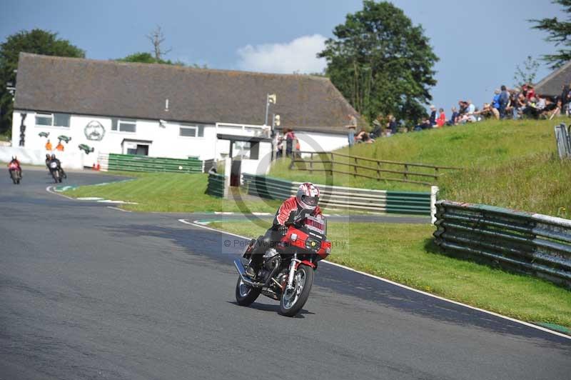 Mallory park Leicestershire;Mallory park photographs;Motorcycle action photographs;classic bikes;event digital images;eventdigitalimages;mallory park;no limits trackday;peter wileman photography;vintage bikes;vintage motorcycles;vmcc festival 1000 bikes