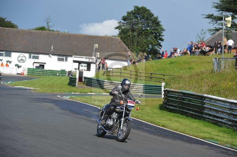 Mallory park Leicestershire;Mallory park photographs;Motorcycle action photographs;classic bikes;event digital images;eventdigitalimages;mallory park;no limits trackday;peter wileman photography;vintage bikes;vintage motorcycles;vmcc festival 1000 bikes