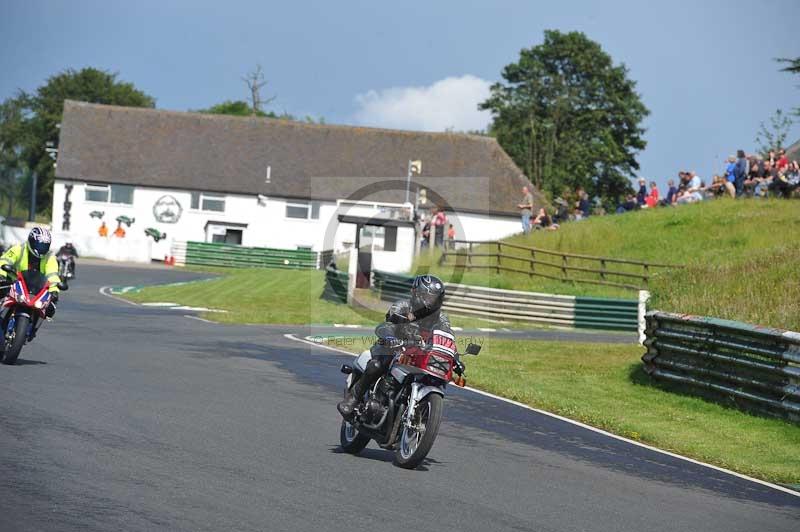 Mallory park Leicestershire;Mallory park photographs;Motorcycle action photographs;classic bikes;event digital images;eventdigitalimages;mallory park;no limits trackday;peter wileman photography;vintage bikes;vintage motorcycles;vmcc festival 1000 bikes