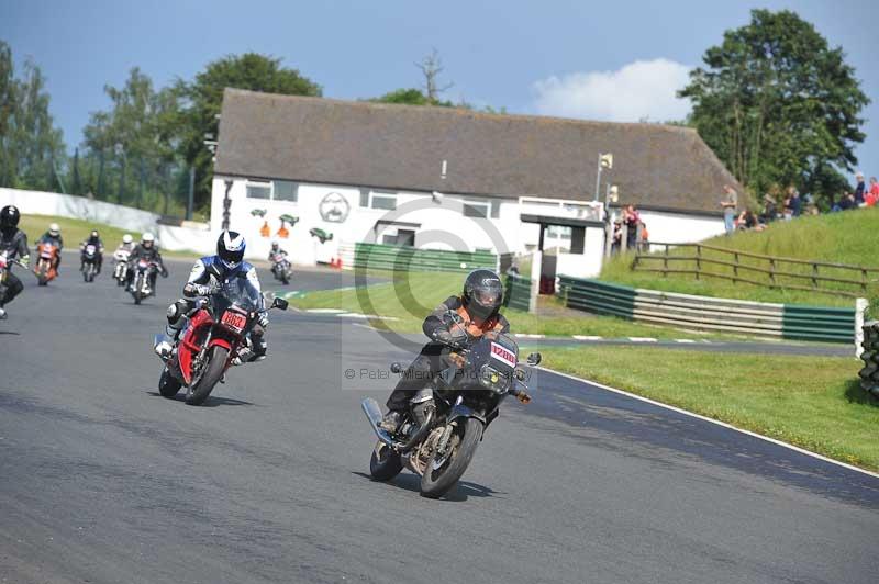 Mallory park Leicestershire;Mallory park photographs;Motorcycle action photographs;classic bikes;event digital images;eventdigitalimages;mallory park;no limits trackday;peter wileman photography;vintage bikes;vintage motorcycles;vmcc festival 1000 bikes