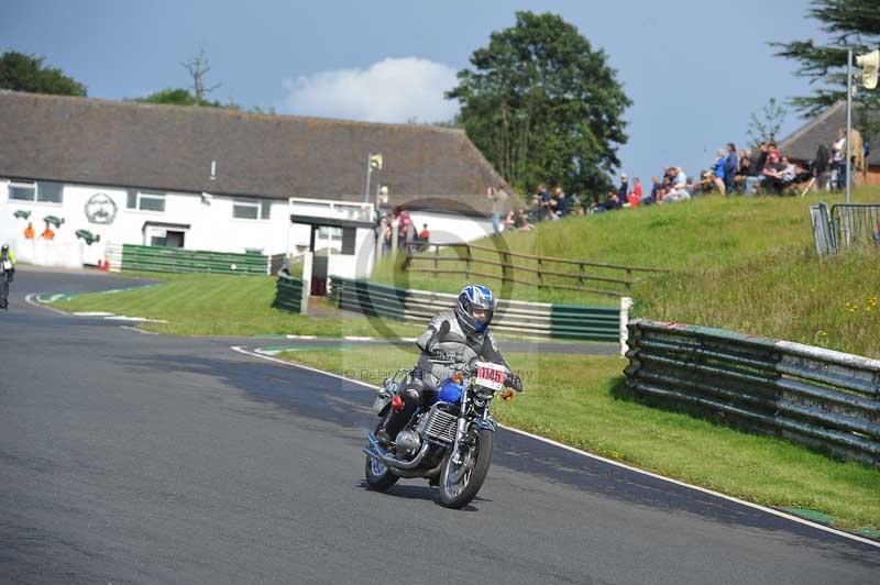 Mallory park Leicestershire;Mallory park photographs;Motorcycle action photographs;classic bikes;event digital images;eventdigitalimages;mallory park;no limits trackday;peter wileman photography;vintage bikes;vintage motorcycles;vmcc festival 1000 bikes