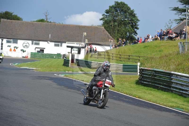 Mallory park Leicestershire;Mallory park photographs;Motorcycle action photographs;classic bikes;event digital images;eventdigitalimages;mallory park;no limits trackday;peter wileman photography;vintage bikes;vintage motorcycles;vmcc festival 1000 bikes