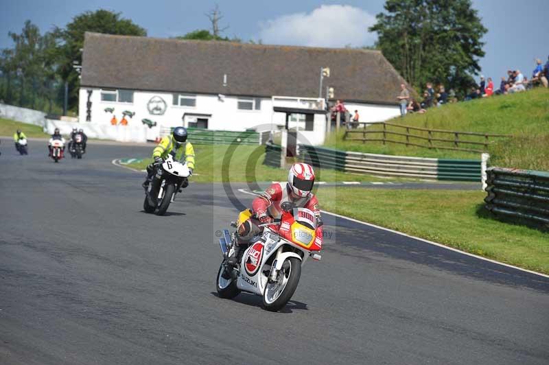 Mallory park Leicestershire;Mallory park photographs;Motorcycle action photographs;classic bikes;event digital images;eventdigitalimages;mallory park;no limits trackday;peter wileman photography;vintage bikes;vintage motorcycles;vmcc festival 1000 bikes