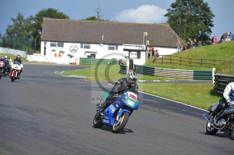 Mallory park Leicestershire;Mallory park photographs;Motorcycle action photographs;classic bikes;event digital images;eventdigitalimages;mallory park;no limits trackday;peter wileman photography;vintage bikes;vintage motorcycles;vmcc festival 1000 bikes