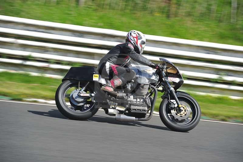 Mallory park Leicestershire;Mallory park photographs;Motorcycle action photographs;classic bikes;event digital images;eventdigitalimages;mallory park;no limits trackday;peter wileman photography;vintage bikes;vintage motorcycles;vmcc festival 1000 bikes