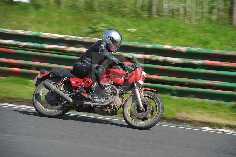 Mallory park Leicestershire;Mallory park photographs;Motorcycle action photographs;classic bikes;event digital images;eventdigitalimages;mallory park;no limits trackday;peter wileman photography;vintage bikes;vintage motorcycles;vmcc festival 1000 bikes