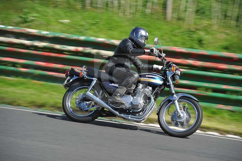 Mallory park Leicestershire;Mallory park photographs;Motorcycle action photographs;classic bikes;event digital images;eventdigitalimages;mallory park;no limits trackday;peter wileman photography;vintage bikes;vintage motorcycles;vmcc festival 1000 bikes
