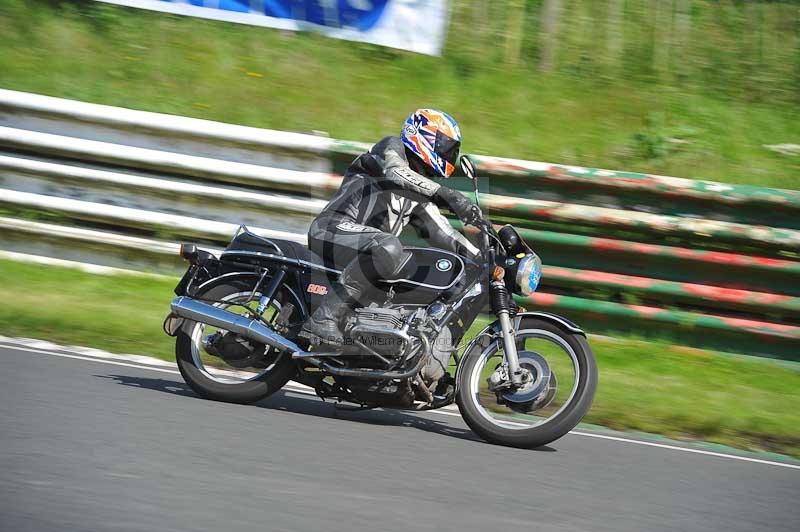 Mallory park Leicestershire;Mallory park photographs;Motorcycle action photographs;classic bikes;event digital images;eventdigitalimages;mallory park;no limits trackday;peter wileman photography;vintage bikes;vintage motorcycles;vmcc festival 1000 bikes