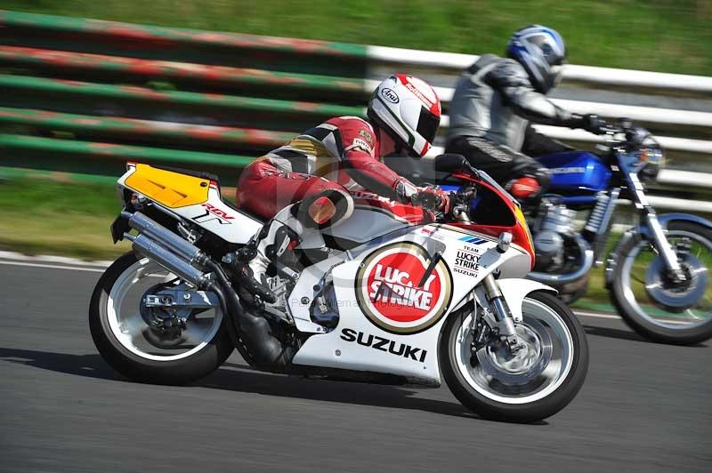 Mallory park Leicestershire;Mallory park photographs;Motorcycle action photographs;classic bikes;event digital images;eventdigitalimages;mallory park;no limits trackday;peter wileman photography;vintage bikes;vintage motorcycles;vmcc festival 1000 bikes