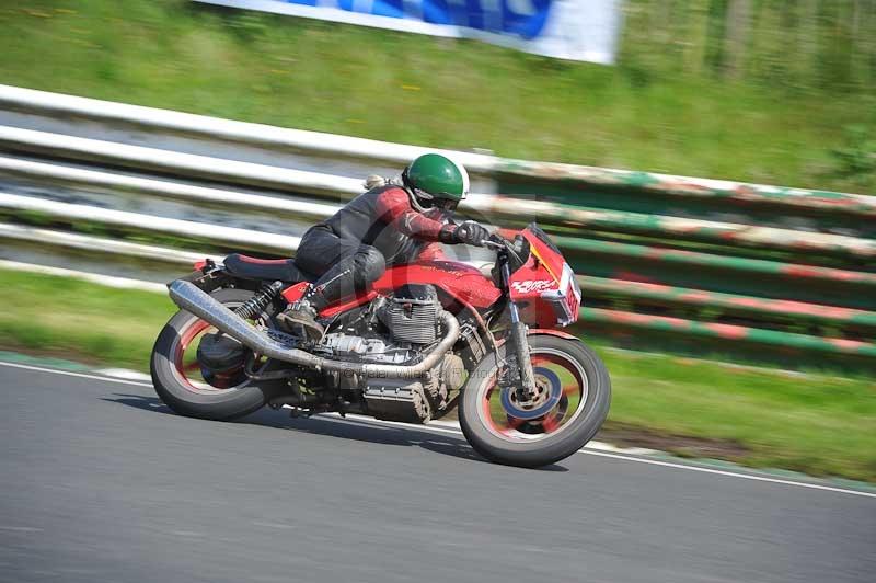 Mallory park Leicestershire;Mallory park photographs;Motorcycle action photographs;classic bikes;event digital images;eventdigitalimages;mallory park;no limits trackday;peter wileman photography;vintage bikes;vintage motorcycles;vmcc festival 1000 bikes