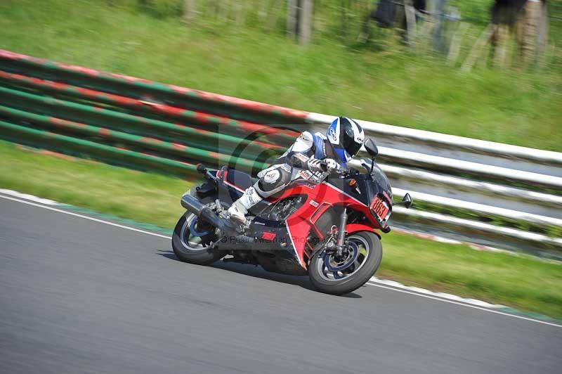 Mallory park Leicestershire;Mallory park photographs;Motorcycle action photographs;classic bikes;event digital images;eventdigitalimages;mallory park;no limits trackday;peter wileman photography;vintage bikes;vintage motorcycles;vmcc festival 1000 bikes