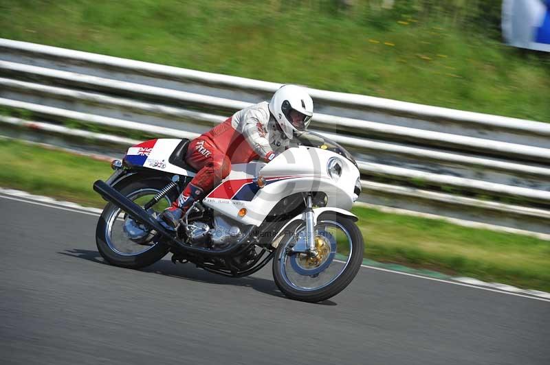 Mallory park Leicestershire;Mallory park photographs;Motorcycle action photographs;classic bikes;event digital images;eventdigitalimages;mallory park;no limits trackday;peter wileman photography;vintage bikes;vintage motorcycles;vmcc festival 1000 bikes