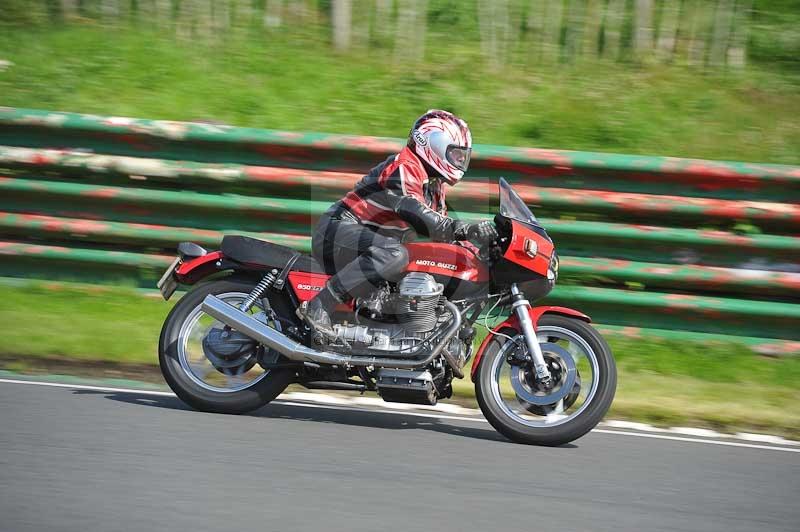 Mallory park Leicestershire;Mallory park photographs;Motorcycle action photographs;classic bikes;event digital images;eventdigitalimages;mallory park;no limits trackday;peter wileman photography;vintage bikes;vintage motorcycles;vmcc festival 1000 bikes