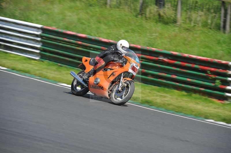 Mallory park Leicestershire;Mallory park photographs;Motorcycle action photographs;classic bikes;event digital images;eventdigitalimages;mallory park;no limits trackday;peter wileman photography;vintage bikes;vintage motorcycles;vmcc festival 1000 bikes
