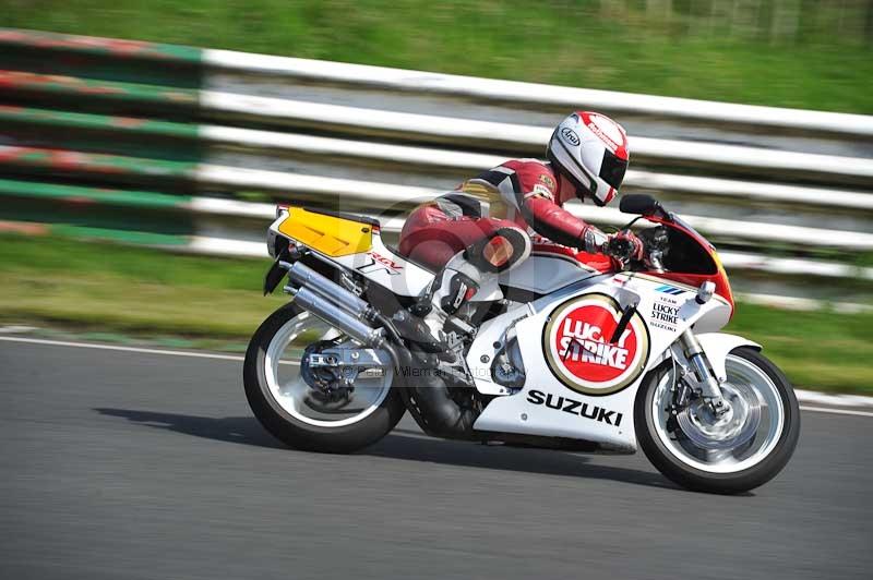 Mallory park Leicestershire;Mallory park photographs;Motorcycle action photographs;classic bikes;event digital images;eventdigitalimages;mallory park;no limits trackday;peter wileman photography;vintage bikes;vintage motorcycles;vmcc festival 1000 bikes