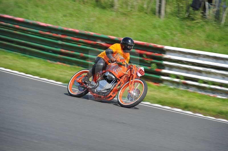 Mallory park Leicestershire;Mallory park photographs;Motorcycle action photographs;classic bikes;event digital images;eventdigitalimages;mallory park;no limits trackday;peter wileman photography;vintage bikes;vintage motorcycles;vmcc festival 1000 bikes