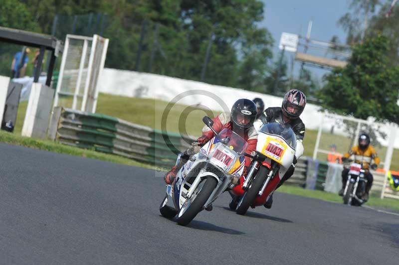 Mallory park Leicestershire;Mallory park photographs;Motorcycle action photographs;classic bikes;event digital images;eventdigitalimages;mallory park;no limits trackday;peter wileman photography;vintage bikes;vintage motorcycles;vmcc festival 1000 bikes