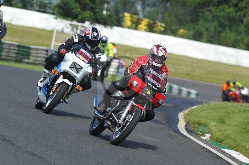 Mallory park Leicestershire;Mallory park photographs;Motorcycle action photographs;classic bikes;event digital images;eventdigitalimages;mallory park;no limits trackday;peter wileman photography;vintage bikes;vintage motorcycles;vmcc festival 1000 bikes