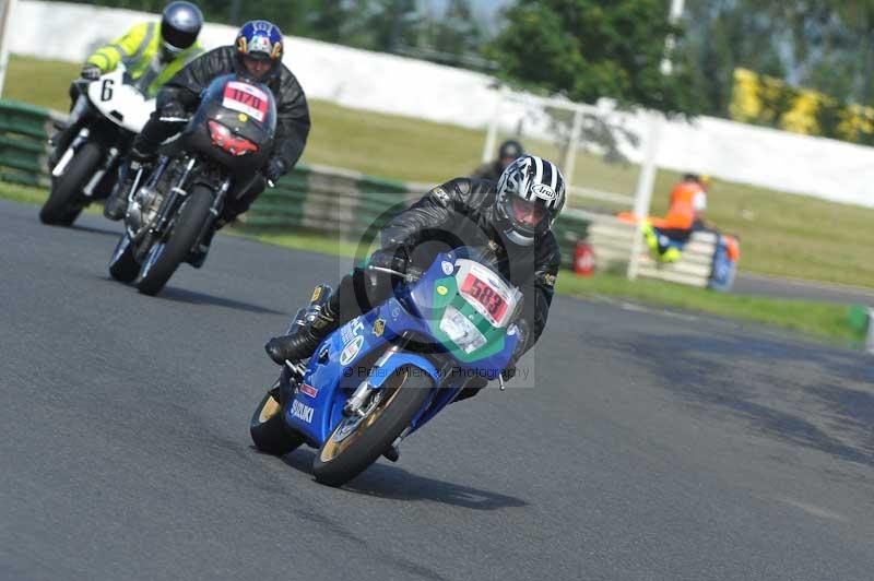 Mallory park Leicestershire;Mallory park photographs;Motorcycle action photographs;classic bikes;event digital images;eventdigitalimages;mallory park;no limits trackday;peter wileman photography;vintage bikes;vintage motorcycles;vmcc festival 1000 bikes