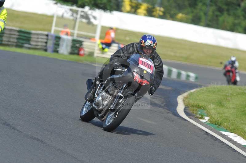 Mallory park Leicestershire;Mallory park photographs;Motorcycle action photographs;classic bikes;event digital images;eventdigitalimages;mallory park;no limits trackday;peter wileman photography;vintage bikes;vintage motorcycles;vmcc festival 1000 bikes