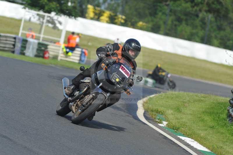 Mallory park Leicestershire;Mallory park photographs;Motorcycle action photographs;classic bikes;event digital images;eventdigitalimages;mallory park;no limits trackday;peter wileman photography;vintage bikes;vintage motorcycles;vmcc festival 1000 bikes