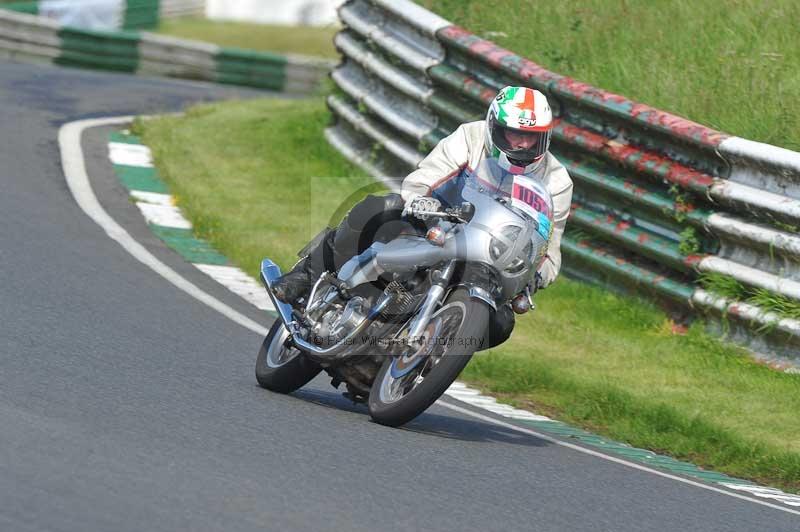 Mallory park Leicestershire;Mallory park photographs;Motorcycle action photographs;classic bikes;event digital images;eventdigitalimages;mallory park;no limits trackday;peter wileman photography;vintage bikes;vintage motorcycles;vmcc festival 1000 bikes