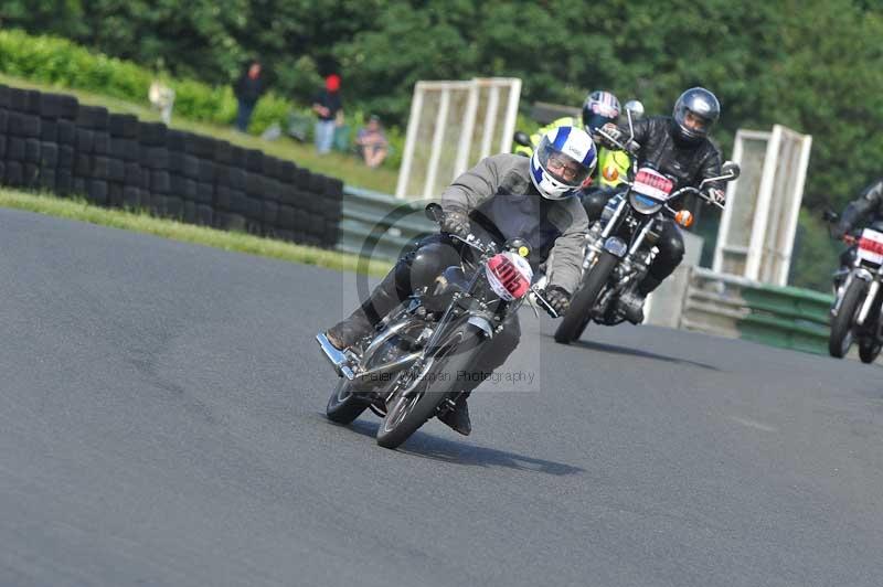 Mallory park Leicestershire;Mallory park photographs;Motorcycle action photographs;classic bikes;event digital images;eventdigitalimages;mallory park;no limits trackday;peter wileman photography;vintage bikes;vintage motorcycles;vmcc festival 1000 bikes
