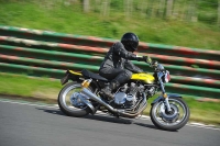 Mallory-park-Leicestershire;Mallory-park-photographs;Motorcycle-action-photographs;classic-bikes;event-digital-images;eventdigitalimages;mallory-park;no-limits-trackday;peter-wileman-photography;vintage-bikes;vintage-motorcycles;vmcc-festival-1000-bikes