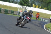 Mallory-park-Leicestershire;Mallory-park-photographs;Motorcycle-action-photographs;classic-bikes;event-digital-images;eventdigitalimages;mallory-park;no-limits-trackday;peter-wileman-photography;vintage-bikes;vintage-motorcycles;vmcc-festival-1000-bikes