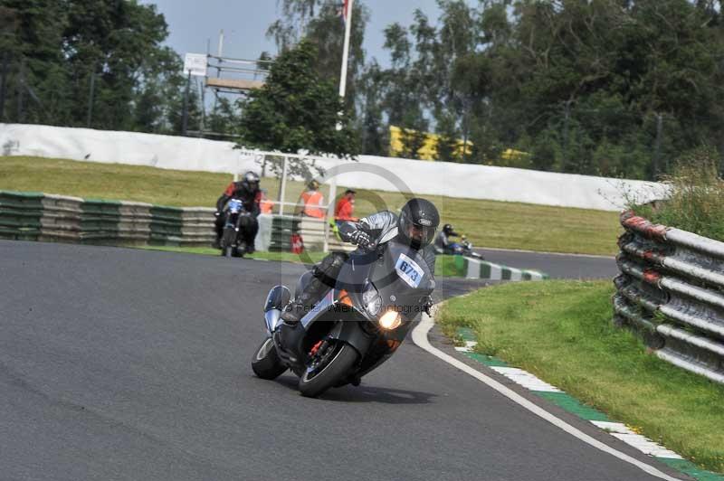 Mallory park Leicestershire;Mallory park photographs;Motorcycle action photographs;classic bikes;event digital images;eventdigitalimages;mallory park;no limits trackday;peter wileman photography;vintage bikes;vintage motorcycles;vmcc festival 1000 bikes