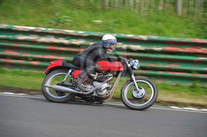 Mallory park Leicestershire;Mallory park photographs;Motorcycle action photographs;classic bikes;event digital images;eventdigitalimages;mallory park;no limits trackday;peter wileman photography;vintage bikes;vintage motorcycles;vmcc festival 1000 bikes