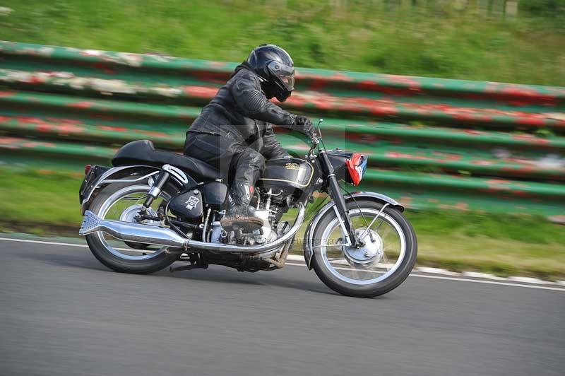 Mallory park Leicestershire;Mallory park photographs;Motorcycle action photographs;classic bikes;event digital images;eventdigitalimages;mallory park;no limits trackday;peter wileman photography;vintage bikes;vintage motorcycles;vmcc festival 1000 bikes