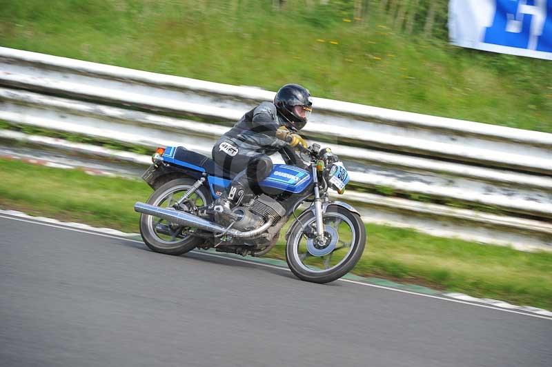 Mallory park Leicestershire;Mallory park photographs;Motorcycle action photographs;classic bikes;event digital images;eventdigitalimages;mallory park;no limits trackday;peter wileman photography;vintage bikes;vintage motorcycles;vmcc festival 1000 bikes