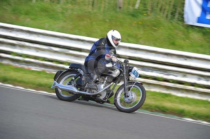 Mallory park Leicestershire;Mallory park photographs;Motorcycle action photographs;classic bikes;event digital images;eventdigitalimages;mallory park;no limits trackday;peter wileman photography;vintage bikes;vintage motorcycles;vmcc festival 1000 bikes