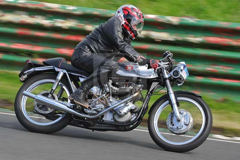 Mallory park Leicestershire;Mallory park photographs;Motorcycle action photographs;classic bikes;event digital images;eventdigitalimages;mallory park;no limits trackday;peter wileman photography;vintage bikes;vintage motorcycles;vmcc festival 1000 bikes