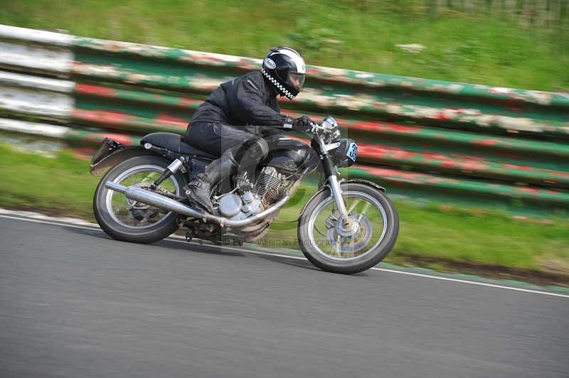 Mallory park Leicestershire;Mallory park photographs;Motorcycle action photographs;classic bikes;event digital images;eventdigitalimages;mallory park;no limits trackday;peter wileman photography;vintage bikes;vintage motorcycles;vmcc festival 1000 bikes