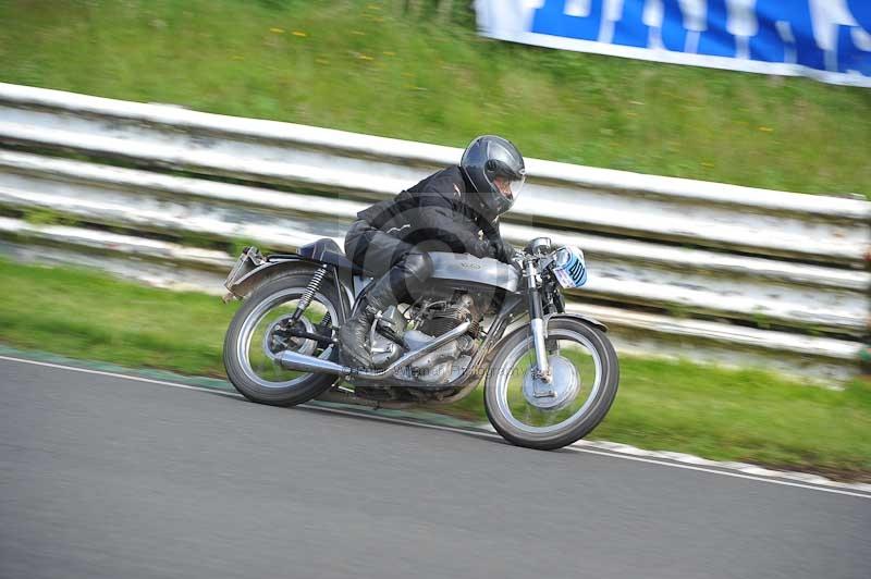 Mallory park Leicestershire;Mallory park photographs;Motorcycle action photographs;classic bikes;event digital images;eventdigitalimages;mallory park;no limits trackday;peter wileman photography;vintage bikes;vintage motorcycles;vmcc festival 1000 bikes