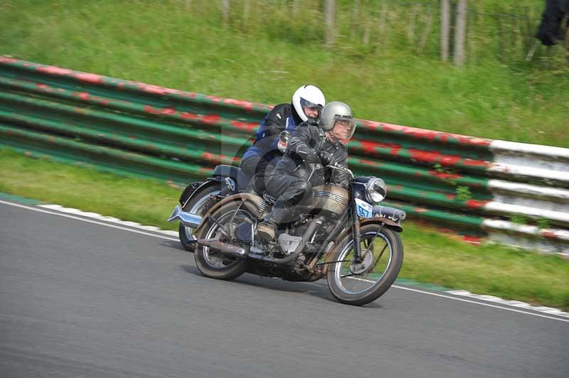 Mallory park Leicestershire;Mallory park photographs;Motorcycle action photographs;classic bikes;event digital images;eventdigitalimages;mallory park;no limits trackday;peter wileman photography;vintage bikes;vintage motorcycles;vmcc festival 1000 bikes