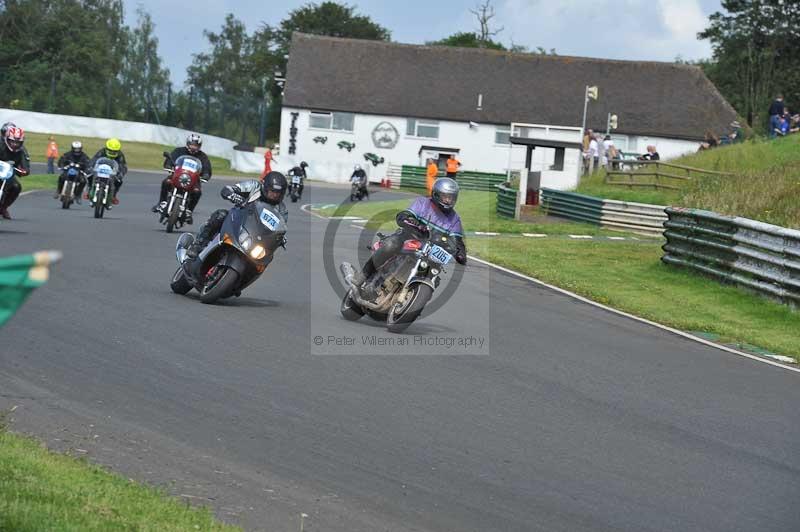 Mallory park Leicestershire;Mallory park photographs;Motorcycle action photographs;classic bikes;event digital images;eventdigitalimages;mallory park;no limits trackday;peter wileman photography;vintage bikes;vintage motorcycles;vmcc festival 1000 bikes