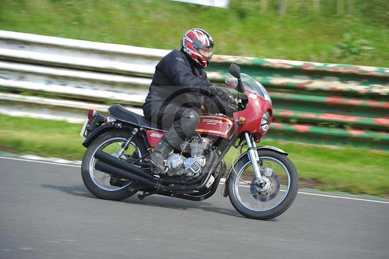 Mallory park Leicestershire;Mallory park photographs;Motorcycle action photographs;classic bikes;event digital images;eventdigitalimages;mallory park;no limits trackday;peter wileman photography;vintage bikes;vintage motorcycles;vmcc festival 1000 bikes