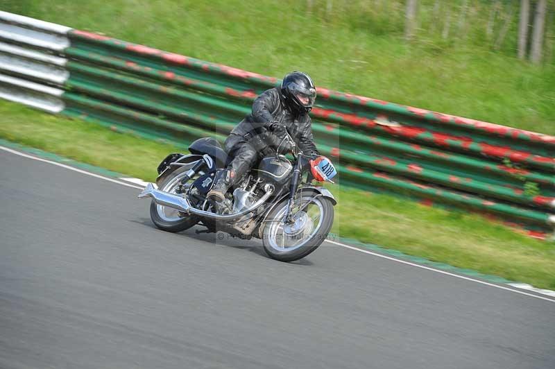 Mallory park Leicestershire;Mallory park photographs;Motorcycle action photographs;classic bikes;event digital images;eventdigitalimages;mallory park;no limits trackday;peter wileman photography;vintage bikes;vintage motorcycles;vmcc festival 1000 bikes