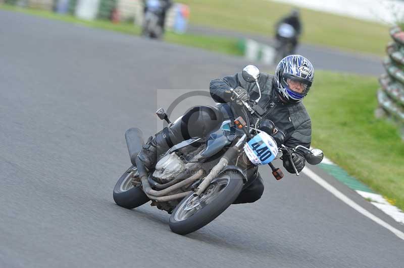 Mallory park Leicestershire;Mallory park photographs;Motorcycle action photographs;classic bikes;event digital images;eventdigitalimages;mallory park;no limits trackday;peter wileman photography;vintage bikes;vintage motorcycles;vmcc festival 1000 bikes