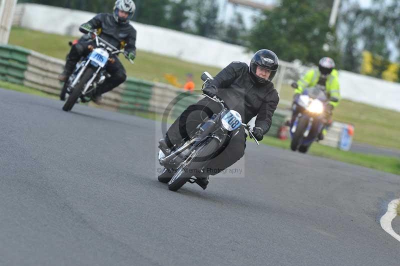 Mallory park Leicestershire;Mallory park photographs;Motorcycle action photographs;classic bikes;event digital images;eventdigitalimages;mallory park;no limits trackday;peter wileman photography;vintage bikes;vintage motorcycles;vmcc festival 1000 bikes