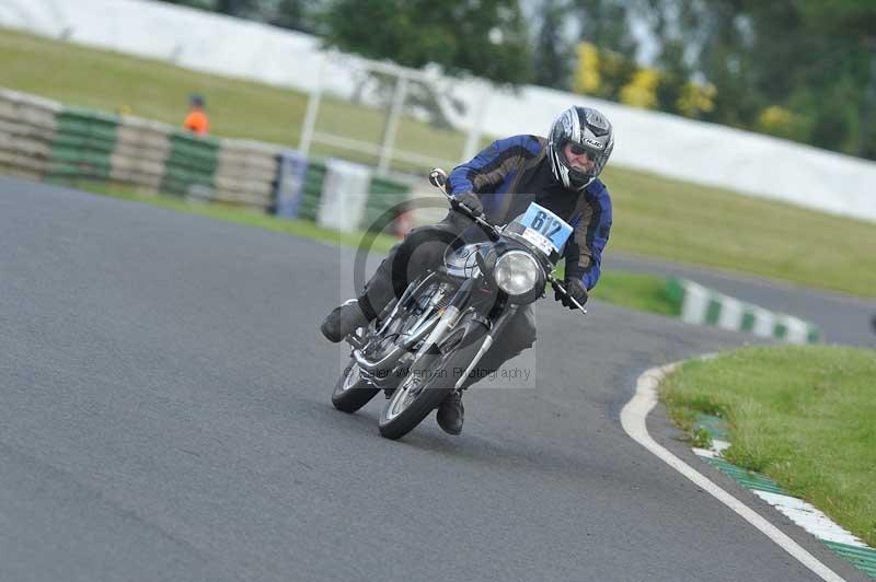 Mallory park Leicestershire;Mallory park photographs;Motorcycle action photographs;classic bikes;event digital images;eventdigitalimages;mallory park;no limits trackday;peter wileman photography;vintage bikes;vintage motorcycles;vmcc festival 1000 bikes